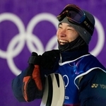 　男子ビッグエア予選　３回目を終え笑顔の木村葵来＝リビーニョ（共同）