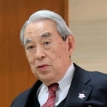 　「関西財界セミナー」を終え、記者会見する関経連の松本正義会長＝６日午後、京都市左京区