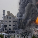 　イスラエル軍が攻撃した建物＝６日、ガザ市（ゲッティ＝共同）