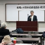 　総会であいさつする「全国被爆二世団体連絡協議会」の崎山昇会長＝７日午後、広島市