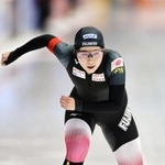 　スピードスケートＷ杯最終戦の女子３０００メートルを滑る堀川桃香＝１月、インツェル（共同）