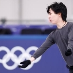 　公式練習で調整する三浦佳生＝ミラノ（共同）