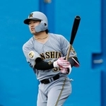 　日本ハムとの練習試合で安打を放つ阪神・浜田＝名護