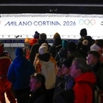 　新設されたそり会場で実施されたリュージュ男子１人乗り＝７日、コルティナダンペッツォ（共同）