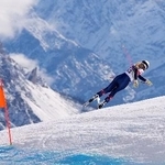 　女子滑降　転倒するリンゼイ・ボン＝コルティナダンペッツォ（ＡＰ＝共同）