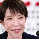 　８日、メディアのインタビューに答える自民党総裁の高市首相＝東京・永田町の党本部