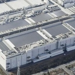 　シャープ亀山工場の第２工場＝三重県亀山市