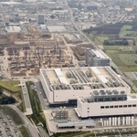 　ＴＳＭＣ熊本第２工場の予定地（奥）。手前は第１工場＝２０２５年１０月、熊本県菊陽町