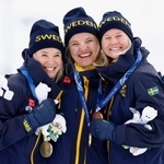 　女子スプリント・クラシカルで金メダルを獲得したリン・スボーン（中央）＝テーゼロ（共同）