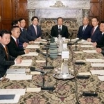 　国会内で開かれた衆院の各会派の協議会＝１２日午後