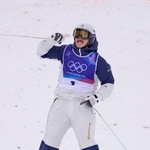 　男子モーグル決勝２回目を終え、ほえる堀島行真＝リビーニョ（共同）