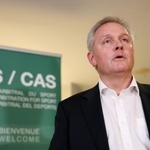 　ウクライナ選手の失格問題について説明するスポーツ仲裁裁判所（ＣＡＳ）のマシュー・リーブ事務総長＝１３日、ミラノ（ゲッティ＝共同）