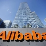 アリババグループのビル前に掲げられたロゴ＝２０２２年６月、北京（共同）