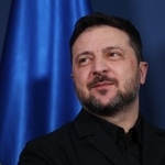 　１３日、ドイツ・ミュンヘンでメルツ首相との会談に臨むウクライナのゼレンスキー大統領（ゲッティ＝共同）