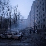 　ウクライナ東部ドネツク州でロシアの空爆を受けた建物＝８日（ウクライナ軍提供・ロイター＝共同）