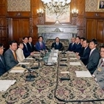 　国会内で開かれた衆院各派協議会＝１７日午前