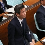 　神奈川県議会で答弁する県警の今村剛本部長＝１７日午後