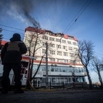 　１７日、ロシアの無人機攻撃を受けて損傷したウクライナ北東部スムイの建物（ゲッティ＝共同）