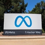 　メタ本社に掲げられたロゴ＝２０２５年９月、米カリフォルニア州（共同）