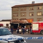 　爆発があった花火や爆竹を販売する専門店＝１８日、中国湖北省襄陽市（新華社＝共同）