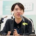 　記者会見するチームみらいの安野党首＝１９日午前、国会