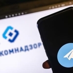 　通信アプリ「テレグラム」のアイコン（右）。左は通信規制を担うロシア通信情報技術監督庁のロゴ＝１２日（タス＝共同）