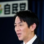 　記者会見する自民党の小林政調会長＝１９日午後、東京・永田町の党本部