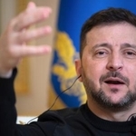 　ウクライナの首都キーウで共同通信と単独会見するゼレンスキー大統領＝１９日（共同）