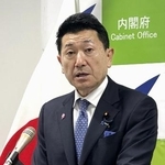 　記者会見する赤間領土問題相＝２０日午前、東京・永田町