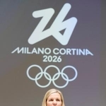 　記者会見するＩＯＣのコベントリー会長＝２０日、イタリア・ミラノ（共同）