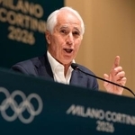 　記者会見するミラノ・コルティナ冬季五輪組織委のマラゴ会長＝２２日、イタリア・ミラノ（共同）