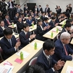 　自民党本部で開かれた新人議員向けの研修会＝１７日、東京・永田町