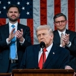 　上下両院合同会議で２期目初の一般教書演説を行うトランプ米大統領（手前）＝２４日、ワシントン（ゲッティ＝共同）