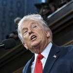 　一般教書演説するトランプ米大統領＝２４日、ワシントン（ロイター＝共同）