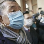 　２０２０年１２月、審理のため裁判所に到着した香港紙、蘋果日報（リンゴ日報）創業者の黎智英氏＝香港