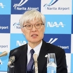 　記者会見するＮＡＡの藤井直樹社長＝２６日午前、成田空港