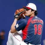 　ＷＢＣ日本代表に合流し、キャッチボールする大谷＝バンテリンドーム