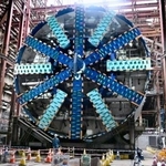 　リニア中央新幹線神奈川県駅（仮称）の工事現場で報道陣に公開された「シールドマシン」＝２７日午後、相模原市緑区