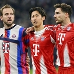 　バイエルン・ミュンヘンの伊藤（中央）＝昨年１２月、ミュンヘン