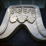 　宇陀松山城跡から出土した「桐文鬼瓦」＝奈良県橿原市