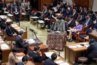 　衆院予算委で答弁する高市首相＝３日午前