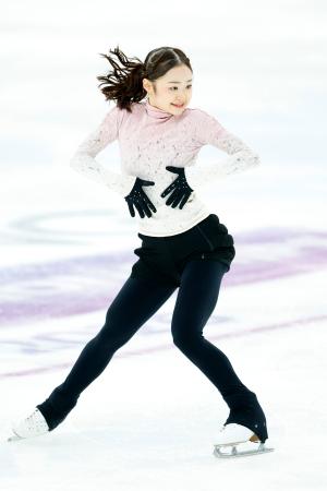 　公式練習で調整する島田麻央＝タリン（共同）