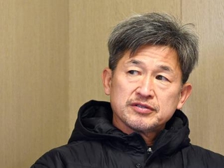 　インタビューに応じるサッカーＪ３福島ユナイテッドの三浦知良選手