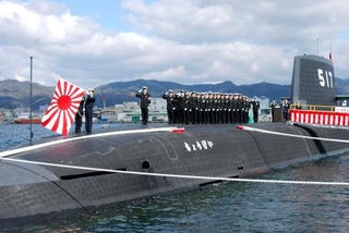 　就役した海上自衛隊の潜水艦「ちょうげい」＝１０日午前、神戸市