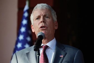 ライト米エネルギー長官＝２月、ベネズエラ・カラカス（ゲッティ＝共同）