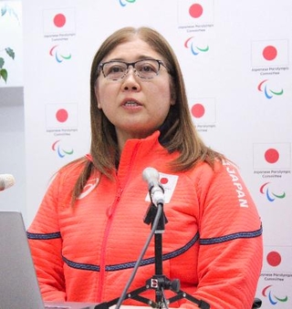 　記者会見するミラノ・コルティナ冬季パラリンピック日本選手団の大日方邦子団長＝１１日、イタリア・コルティナダンペッツォ（共同）
