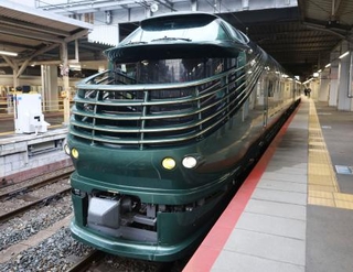 　ＪＲ西日本の豪華寝台列車「トワイライトエクスプレス瑞風」＝３日、京都駅