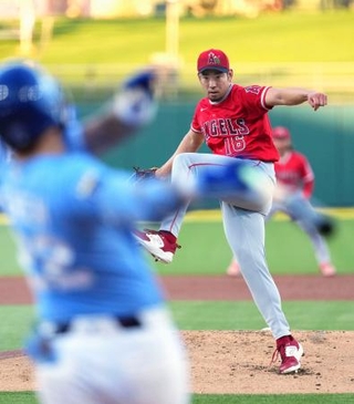　ロイヤルズ戦に先発したエンゼルス・菊池＝サプライズ（共同）