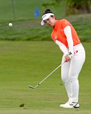 　第２ラウンド、通算５アンダーで１０位の山下美夢有＝シャロンハイツ・クラブ（共同）