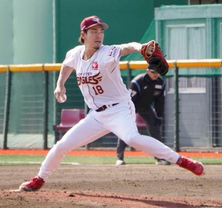 　日本ハムとの２軍戦に登板した楽天・前田健＝森林どりスタジアム泉